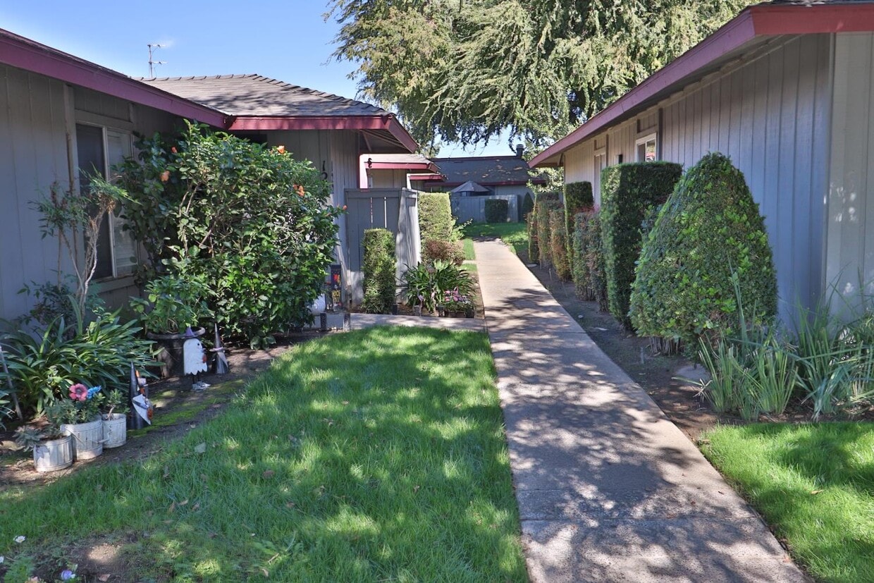 Foto principal - 4504 N Valentine Ave