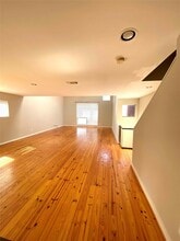 Building Photo - 823 Robin St