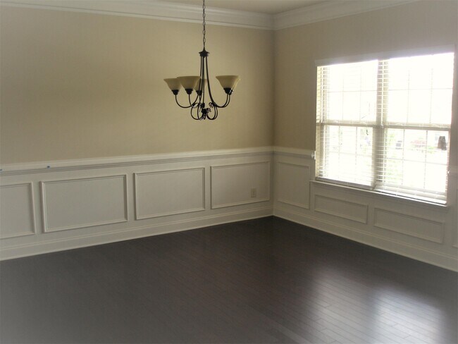 Foto del edificio - 3645 Fallen Oak Ln