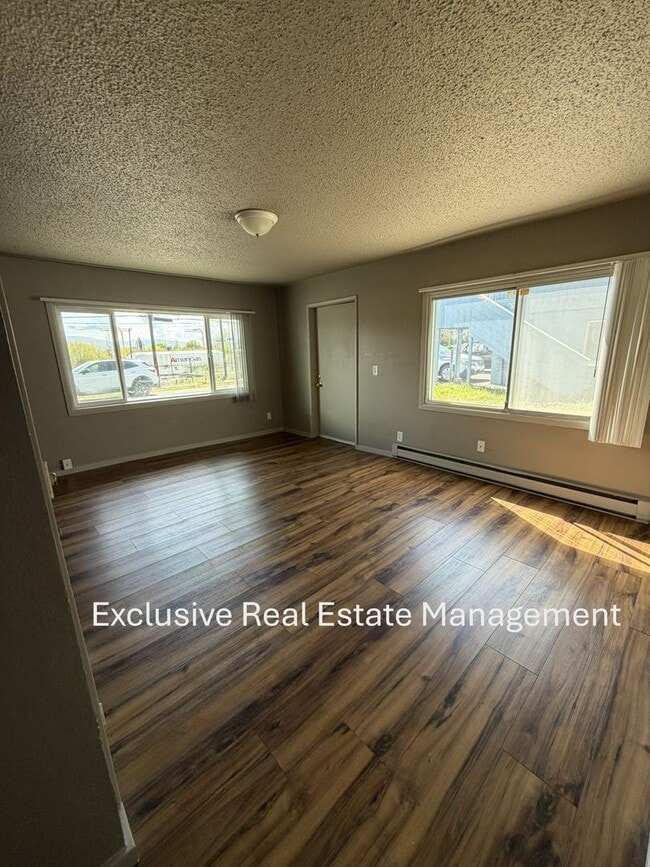 Building Photo - 608 Riverside Dr