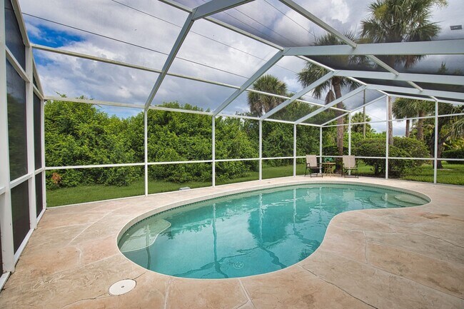 Foto del edificio - Seasonal Short-Term 2 Bed 2 Bath Heated Pool Villa with a Den in Harrington Lakes at Planation Go...