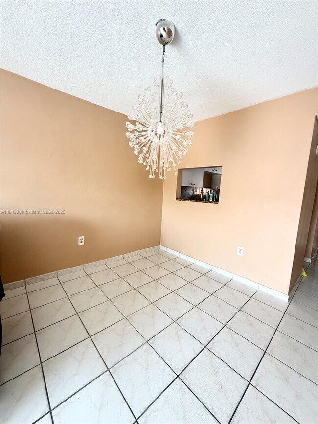 Foto del edificio - 1100 W 35th St