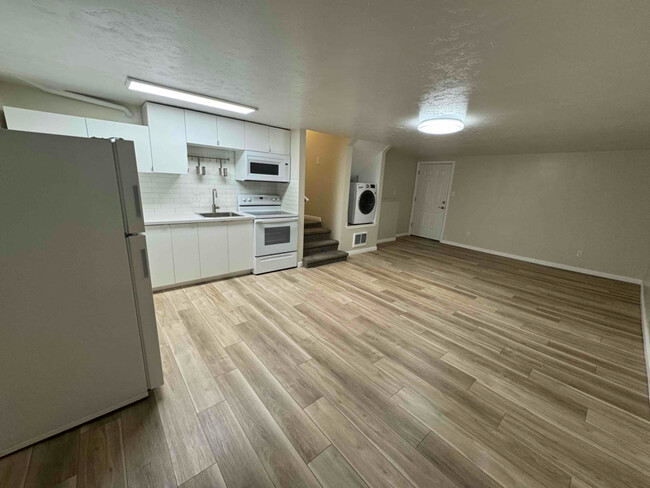 Building Photo - 1364 E 3900 S