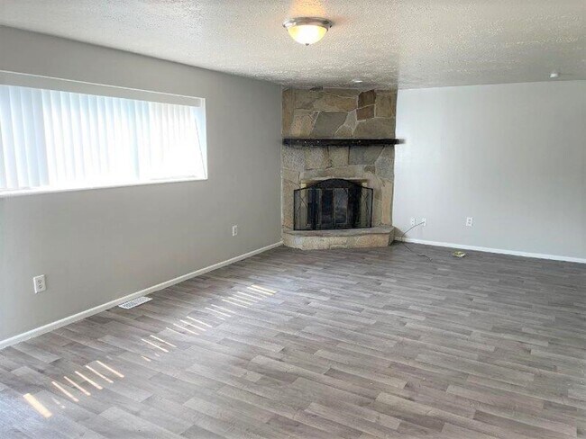 Foto del edificio - 1586 Canyon Rd