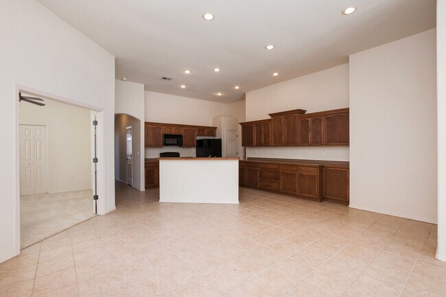 Foto del edificio - Beautiful Light and Bright Home located of...