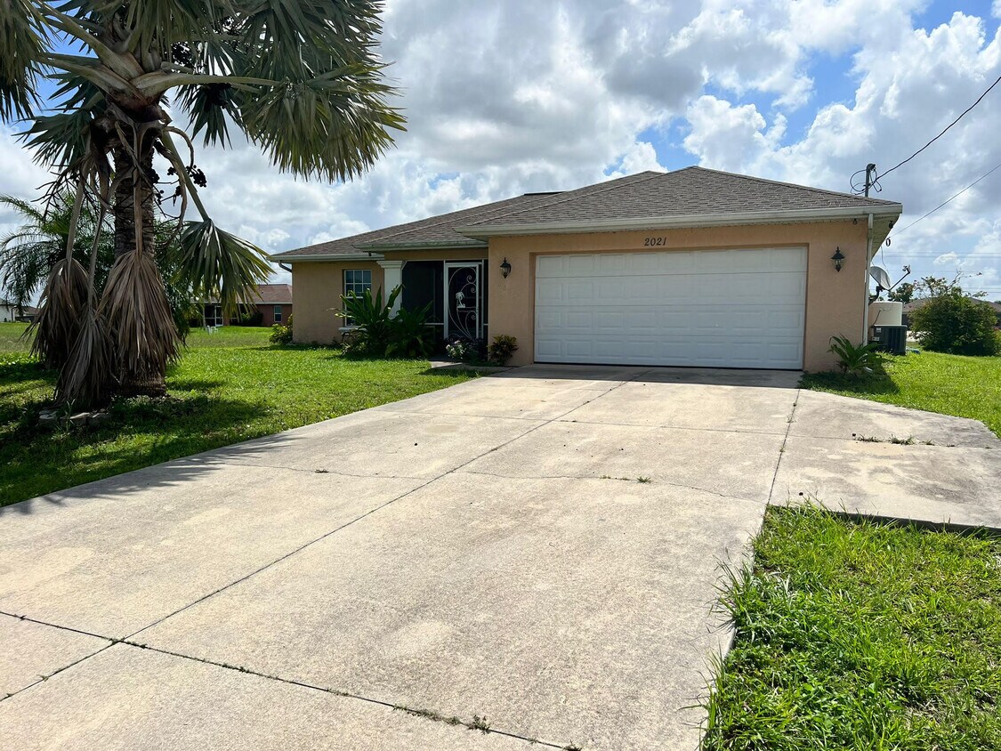 2021 Santa Barbara Blvd N, Cape Coral, FL 33993 House Rental in Cape