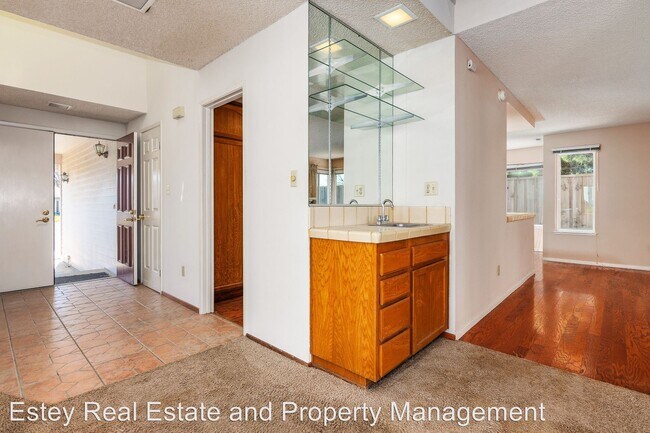 Building Photo - 4 br, 2.5 bath House - 110 Spinnaker Court