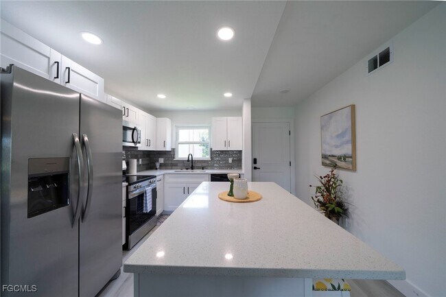 Foto del edificio - 16881 Davis Rd