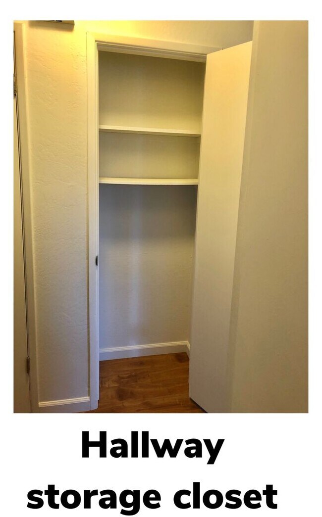 Building Photo - Fully Remodeled 2 Bedroom/ 1 Bath Apartmen...