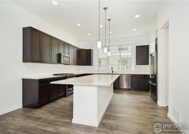 Building Photo - Beautiful 3 bed/3.5 bath Superior Townhome - Available May 4th!