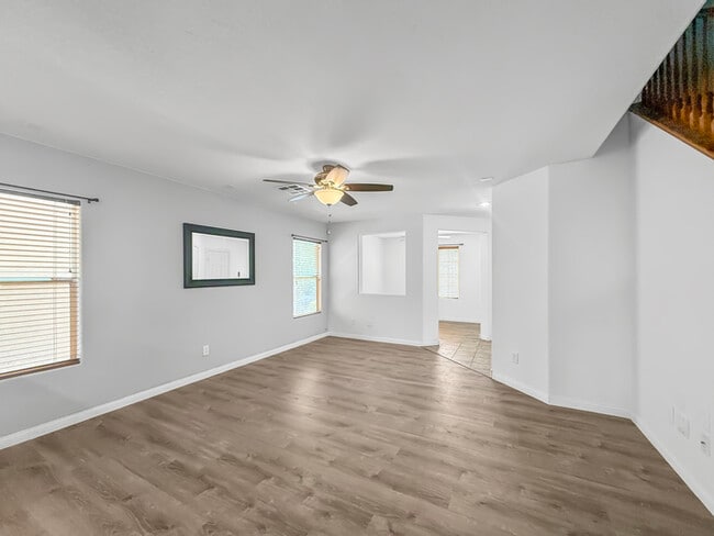 Building Photo - Charming 3-Bedroom, 2.5-Bath Home in a Des...