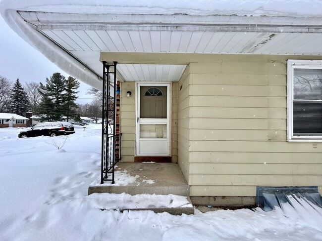 Building Photo - 3057/3059 Goodman Ave SW