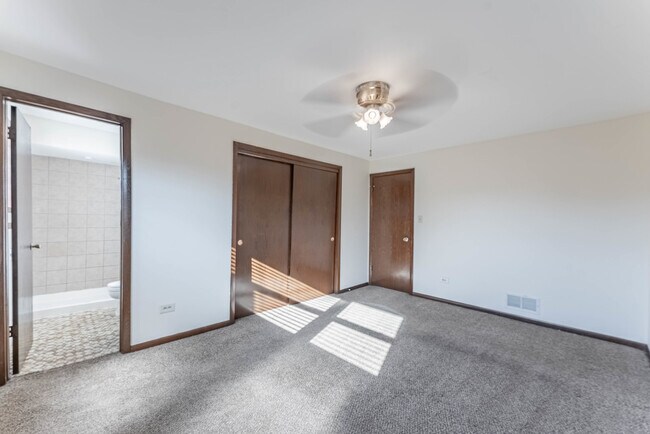 Building Photo - 7560 Banks St