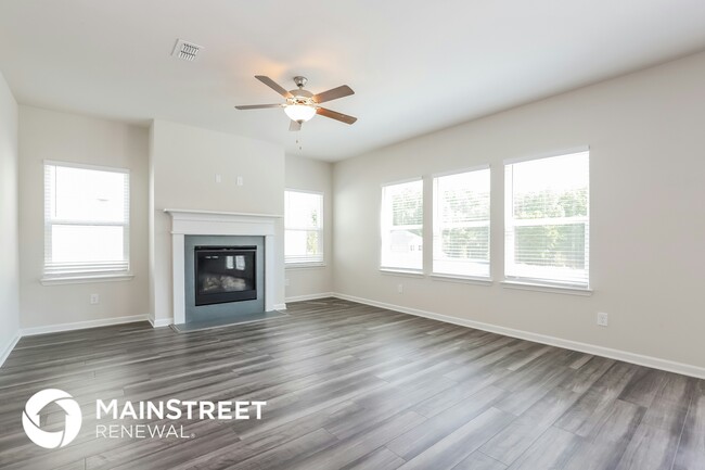 Building Photo - 5808 Hackberry Ln