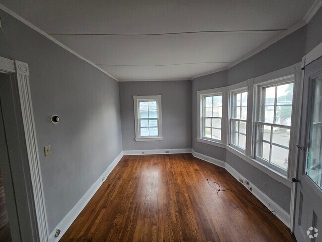 Building Photo - 221 Scottwood Ave