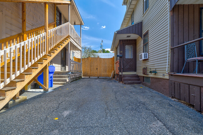 Building Photo - 32 Britton Ave