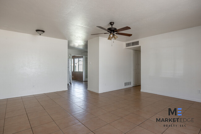 Foto del edificio - 3Bed/2Bath House on 47th/Indian School! $9...