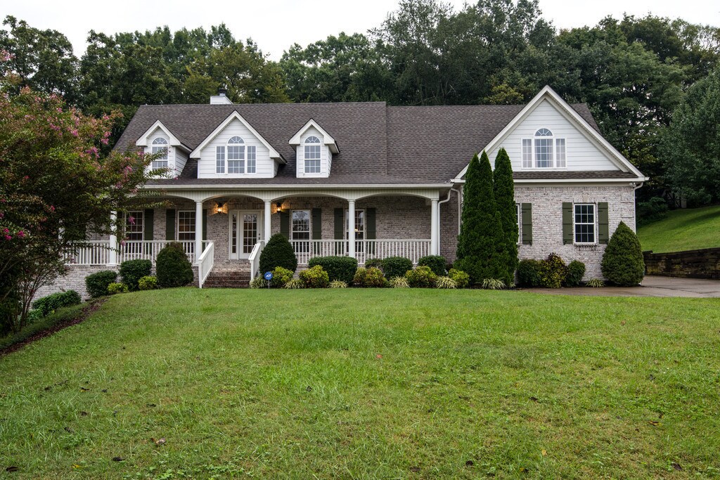 Primary Photo - Stunning 4-bedroom Franklin home
