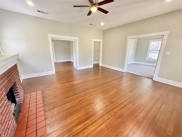 Foto del edificio - 1201 E Lamar St