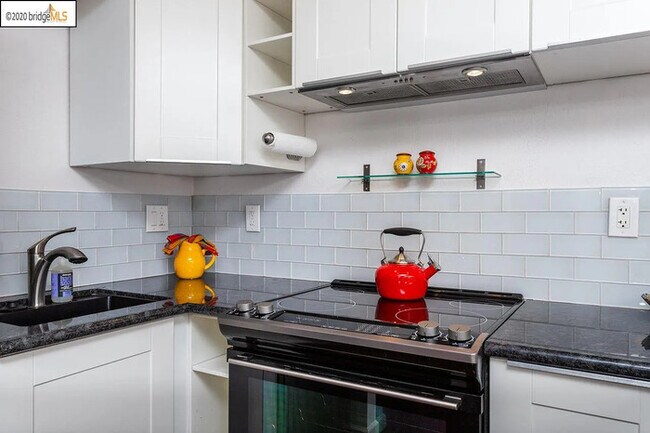 Building Photo - Wonderful Studio Apartment ready for move in