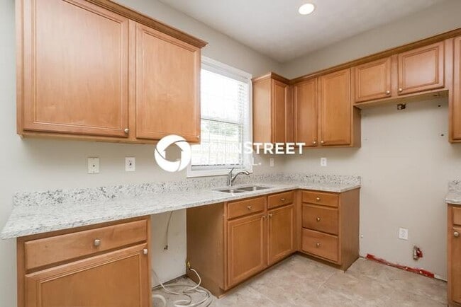 Building Photo - 4 Bedroom Pet-Friendly Home in Austell, GA with Main Street Renewal