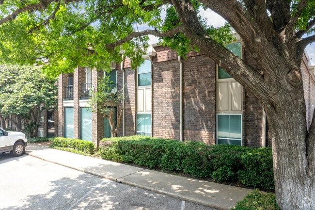 7555 Katy Fwy - Alternate - Bayou Woods