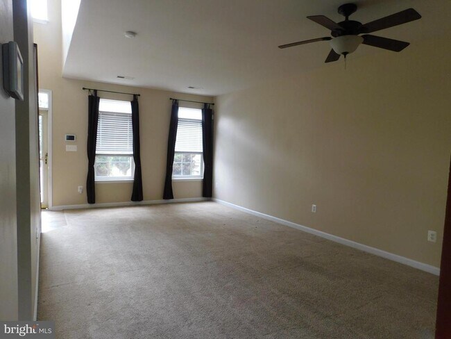 Building Photo - 402 Kintyre Ln