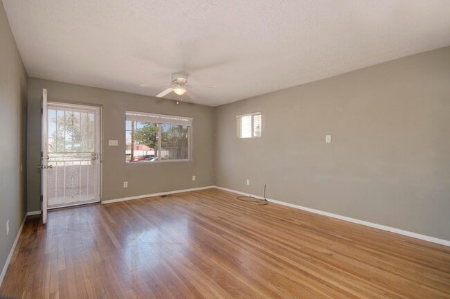 Foto del edificio - 306 Stanford Dr SE