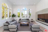 Primary Photo - 107 N Doheny Dr