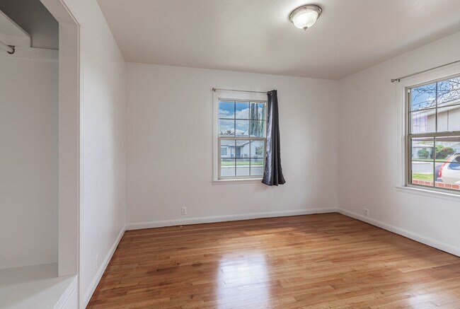 Building Photo - Charming & Updated: Your Perfect Retreat A...