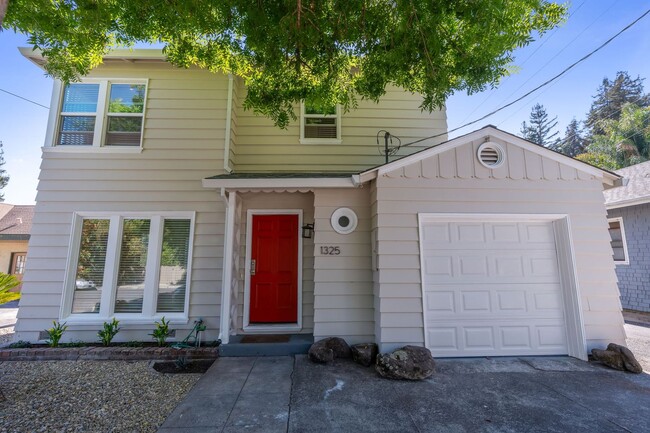 Building Photo - Fully renovated 2 Story Home in Downtown Napa