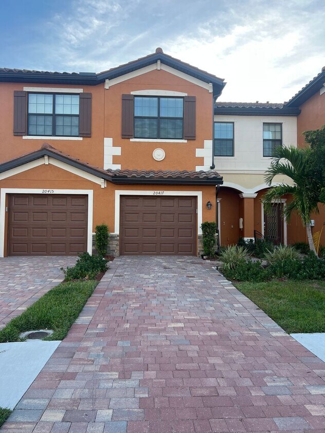 Primary Photo - 3BR/2.5BA/1CG Townhome in Gran Paradiso