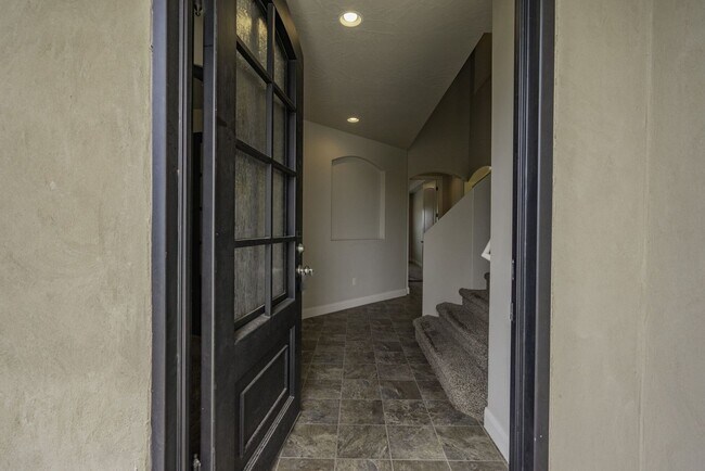 Building Photo - Stunning Home with 4 beds/2.5 baths and 3-Car Garage in Mulberry Estates
