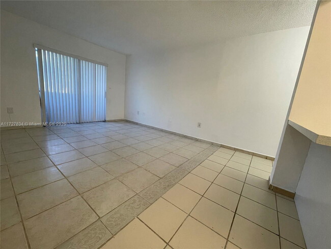 Foto del edificio - 4265 NW S Tamiami Canal Dr