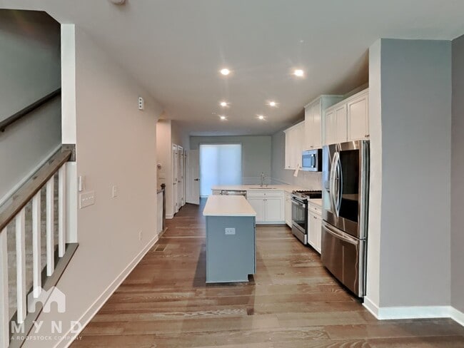 Building Photo - 432 W Tremont Ave