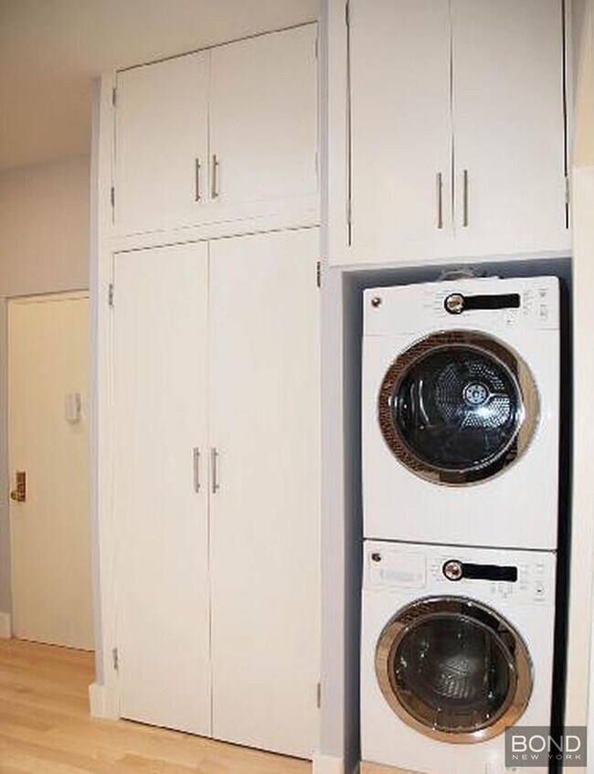 Foto del edificio - 349 E 52nd St