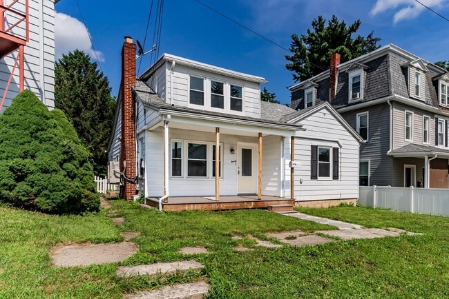 Building Photo - 20 Laurel St