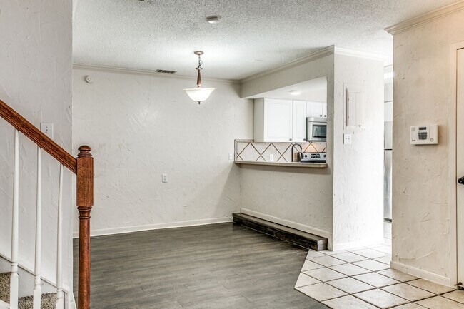 Building Photo - 2621 Piedras Dr