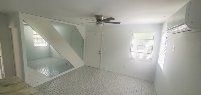Building Photo - 840 Tangier St