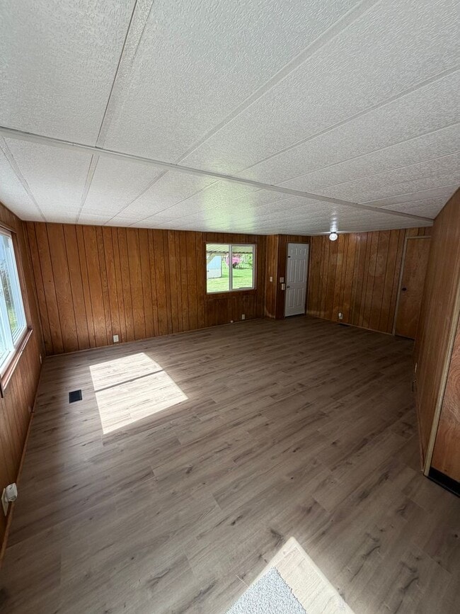 Building Photo - Dawn Ln Properties