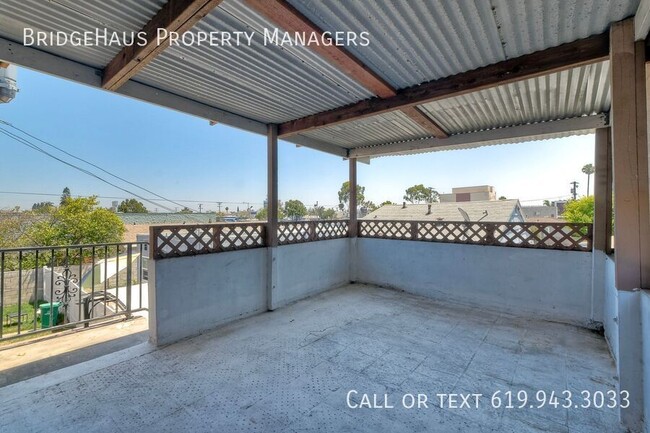 Foto del edificio - Spacious outdoor patio to this charming 2 ...