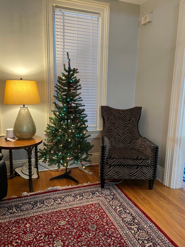 Living - 111 W 13th St