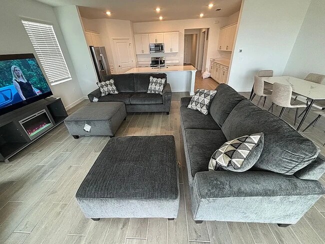 Foto del edificio - 8256 Shore Lake Dr