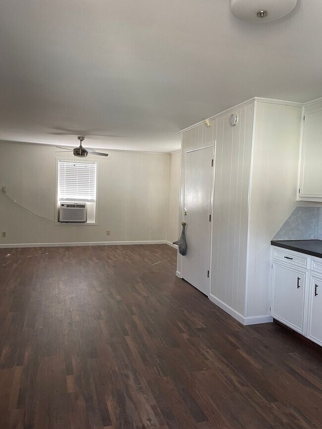 Building Photo - Section 8 Rental!!