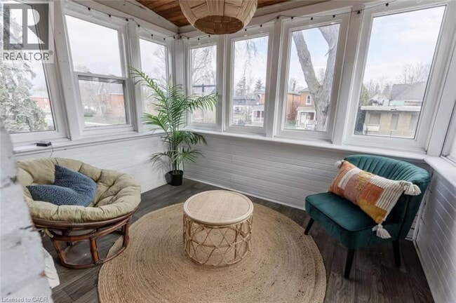 Building Photo - 393 Ontario St