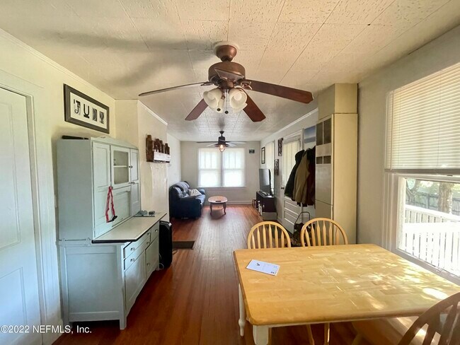 Foto del edificio - 4428 Irvington Ave