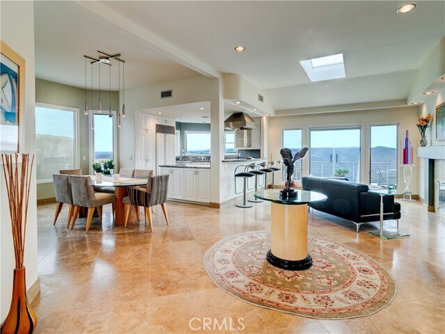 Building Photo - 1515 Skyline Dr
