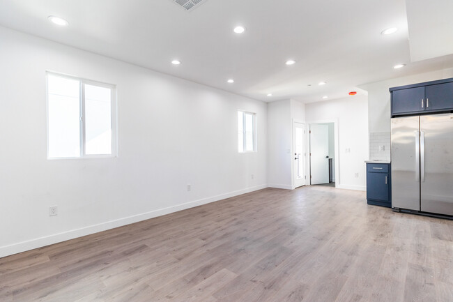 Building Photo - 339 N Harvard Blvd