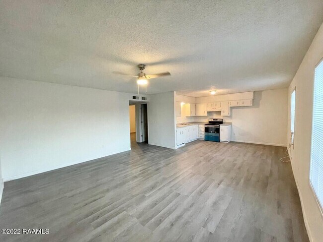 Foto del edificio - 391 W Railroad Ave