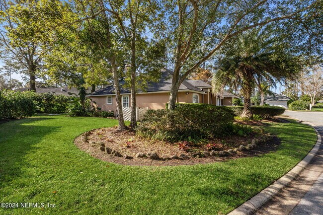 Foto del edificio - 1898 Blue Heron Ln